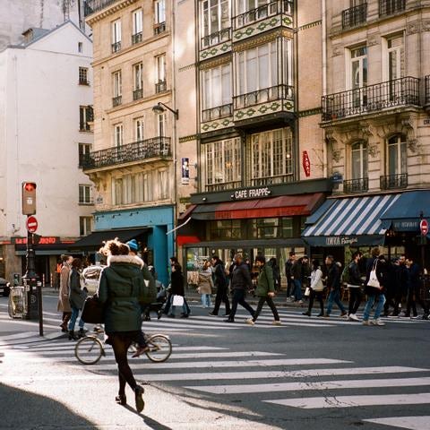 A Crossing in Paris